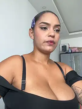 Sara-77 online show from May 25, 2026, 6:28 pm