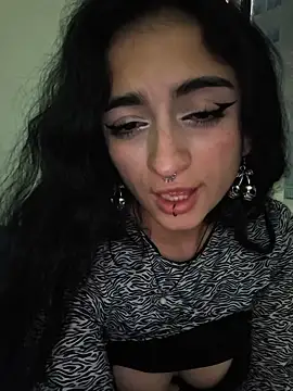 Lila Desiree online show from June 29, 2026, 11:37 pm