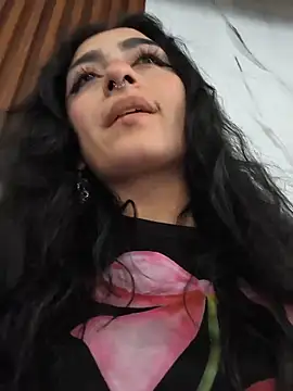Lila Desiree online show from June 17, 2026, 3:22 pm
