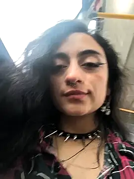 Lila Desiree online show from April 15, 2026, 8:42 pm