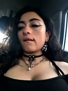 Lila Desiree online show from June 26, 2026, 9:53 pm