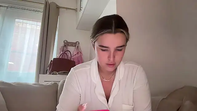 maisiesmithx online show from October 29, 2025, 3:33 pm