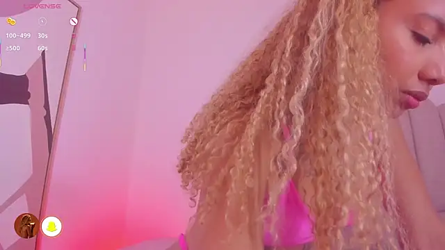 Nikki Angel  online show from January 16, 2026, 7:18 pm