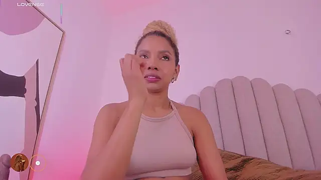 Nikki Angel  online show from February 27, 2026, 7:24 pm