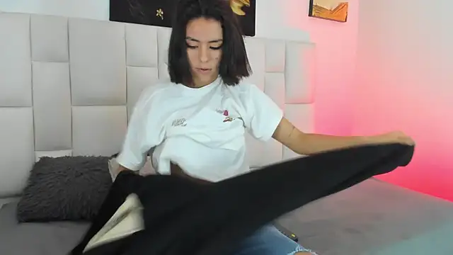 Snapshot of Antonella_Fontanna chatting on February 20, 2025, 3:23 am Antonella Fontanna online show from February 20, 2025, 3:23 am