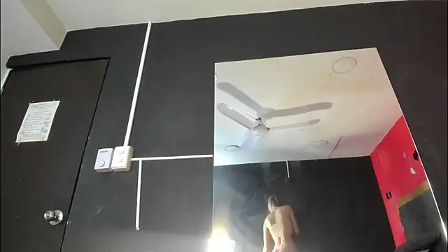 YayaHilton online show from April 18, 2026, 5:10 am