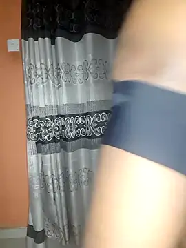 SuranSexy33 online show from November 13, 2025, 11:52 pm