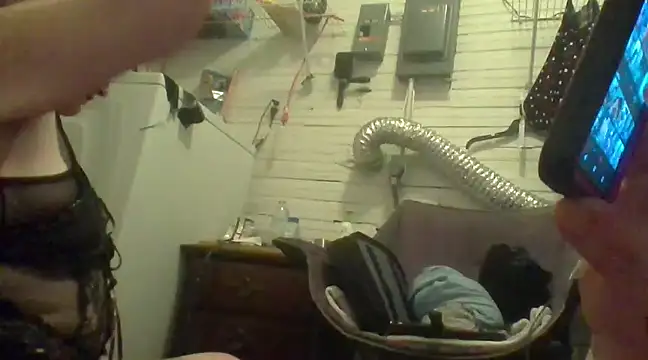 Snapshot of esadmisfit1 chatting on February 10, 2025, 11:15 am esadmisfit1 online show from February 10, 2025, 11:15 am