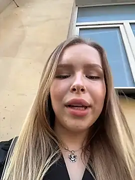 mur girl online show from March 14, 2026, 12:33 pm