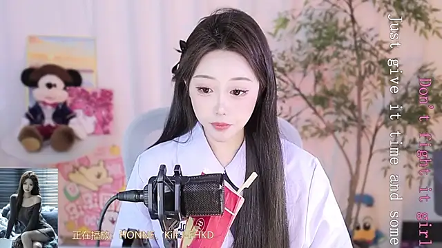 Snapshot of Arwyn-rr chatting on March 6, 2025, 6:59 pm Arwyn-rr online show from March 6, 2025, 6:59 pm