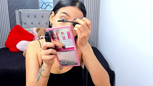 Snapshot of Susieeve chatting on December 5, 2025, 9:34 pm Susieeve online show from December 5, 2025, 9:34 pm