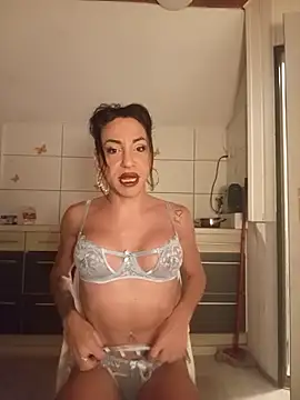 Snapshot of Daniela92@xh chatting on September 30, 2025, 12:27 am Daniela92xh online show from September 30, 2025, 12:27 am