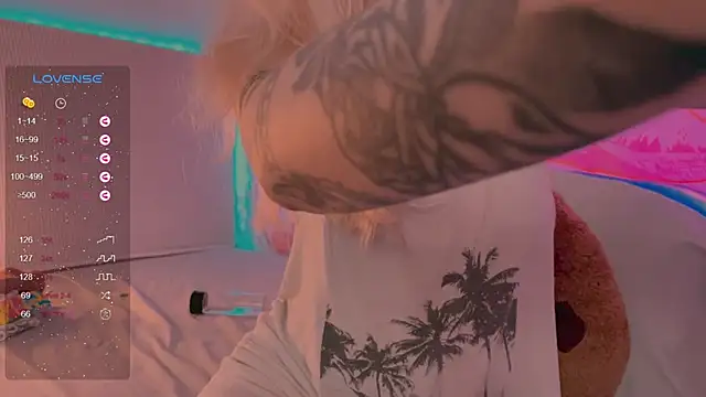 Snapshot of h2h0e chatting on January 23, 2025, 7:18 pm h2h0e online show from January 23, 2025, 7:18 pm