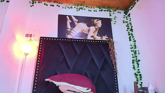 Naia x online show from February 24, 2026, 9:26 pm