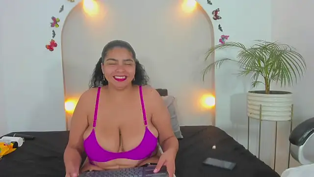 Sofii Cooper1 online show from November 12, 2025, 3:32 am