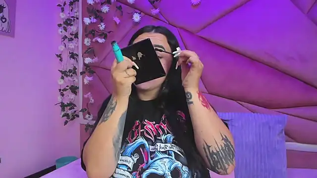 Victoria Rossy online show from November 25, 2025, 7:58 pm