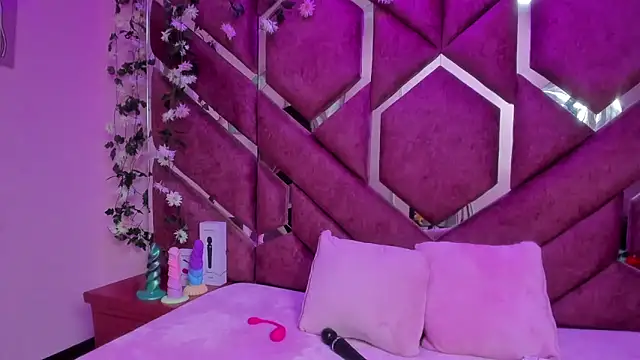 Victoria Rossy online show from February 25, 2026, 8:30 pm