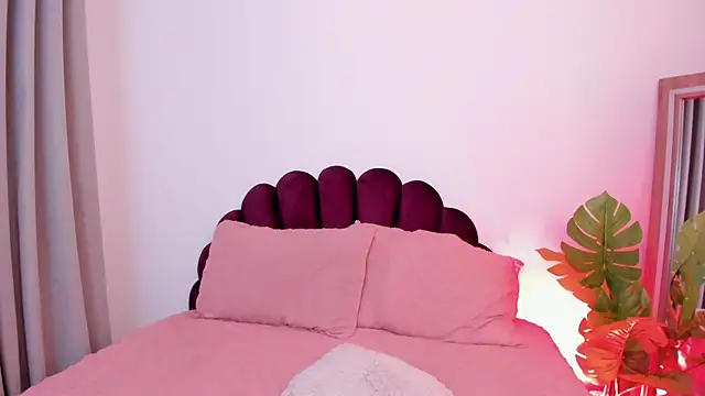 SweetGirl       online show from April 19, 2026, 9:32 am