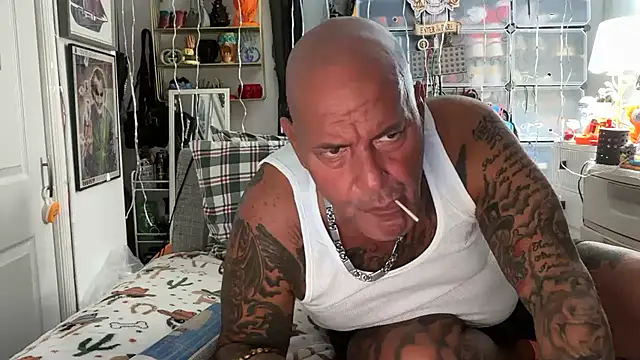 joeytatts66 online show from December 3, 2025, 2:01 am