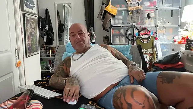 joeytatts66 online show from November 7, 2025, 3:00 am
