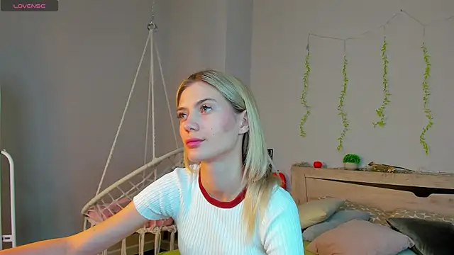 Snapshot of Cherry_Price chatting on July 9, 2026, 12:00 am Cherry Price online show from July 9, 2026, 12:00 am