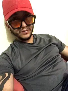 Snapshot of kmilo2405 chatting on December 17, 2025, 10:48 pm kmilo2405 online show from December 17, 2025, 10:48 pm