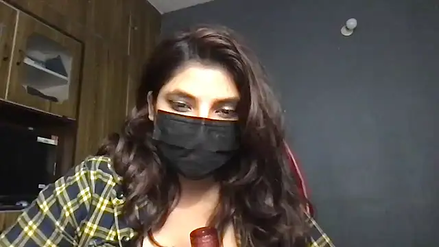 Snapshot of callmeshreya chatting on April 23, 2026, 12:29 pm callmeshreya online show from April 23, 2026, 12:29 pm