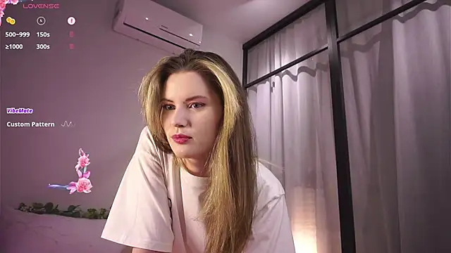 LoraDevon online show from November 17, 2025, 5:50 pm