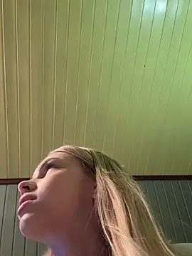 Snapshot of Alice1_secret chatting on November 4, 2025, 3:05 pm Alice1 secret online show from November 4, 2025, 3:05 pm