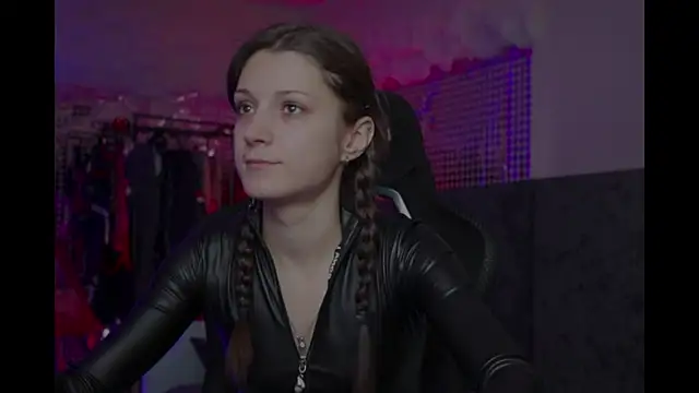 Snapshot of Kathleen_Meow chatting on October 19, 2025, 9:45 am Kathleen Meow online show from October 19, 2025, 9:45 am