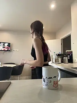 Kathleen Meow online show from December 17, 2025, 7:13 am