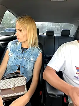 Snapshot of DonorDi chatting on September 15, 2025, 1:00 pm DonorDi online show from September 15, 2025, 1:00 pm