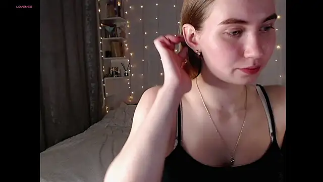 Snapshot of Miya_Mark chatting on September 12, 2025, 6:29 pm Miya Mark online show from September 12, 2025, 6:29 pm