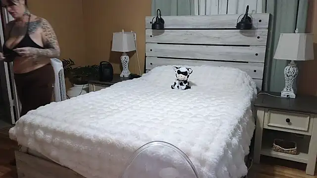 Snapshot of TexasTattooedHouseWife chatting on December 4, 2025, 3:22 pm TexasTattooedHouseWife online show from December 4, 2025, 3:22 pm