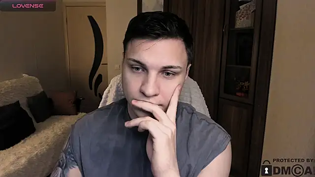 handsome guy01 online show from November 15, 2025, 6:56 pm