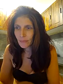 Snapshot of Lenchen_ chatting on June 20, 2026, 7:19 pm Lenchen online show from June 20, 2026, 7:19 pm