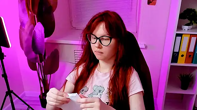 Snapshot of CarolGiggly chatting on November 4, 2025, 7:12 am CarolGiggly online show from November 4, 2025, 7:12 am