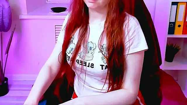 Snapshot of CarolGiggly chatting on October 28, 2025, 10:41 pm CarolGiggly online show from October 28, 2025, 10:41 pm