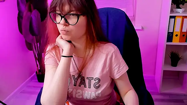 Snapshot of CarolGiggly chatting on October 26, 2025, 7:42 am CarolGiggly online show from October 26, 2025, 7:42 am