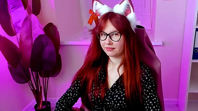 Snapshot of CarolGiggly chatting on November 12, 2025, 12:48 am CarolGiggly online show from November 12, 2025, 12:48 am