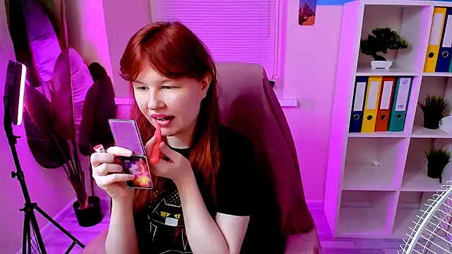 Snapshot of CarolGiggly chatting on November 25, 2025, 11:48 pm CarolGiggly online show from November 25, 2025, 11:48 pm