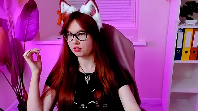 Snapshot of CarolGiggly chatting on December 14, 2025, 11:38 am CarolGiggly online show from December 14, 2025, 11:38 am