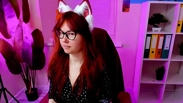 Snapshot of CarolGiggly chatting on November 13, 2025, 9:40 pm CarolGiggly online show from November 13, 2025, 9:40 pm