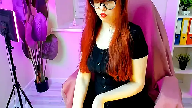 Snapshot of CarolGiggly chatting on November 8, 2025, 8:29 am CarolGiggly online show from November 8, 2025, 8:29 am