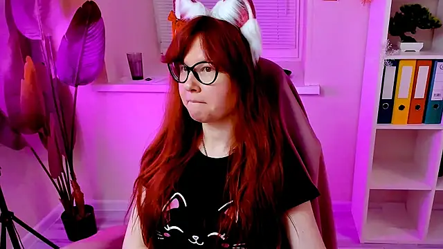 Snapshot of CarolGiggly chatting on December 13, 2025, 11:33 pm CarolGiggly online show from December 13, 2025, 11:33 pm