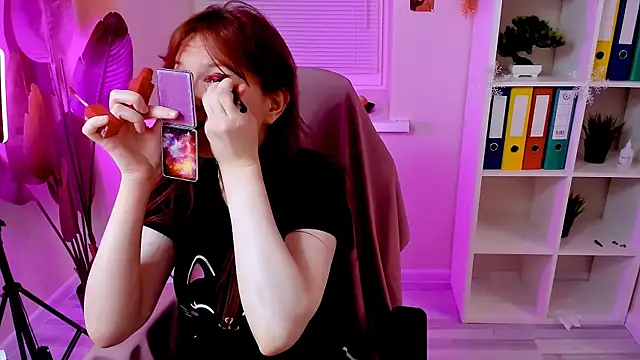 Snapshot of CarolGiggly chatting on December 15, 2025, 2:06 am CarolGiggly online show from December 15, 2025, 2:06 am