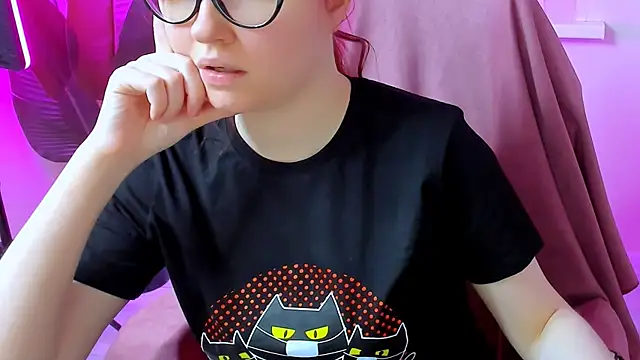 Snapshot of CarolGiggly chatting on November 22, 2025, 10:58 am CarolGiggly online show from November 22, 2025, 10:58 am