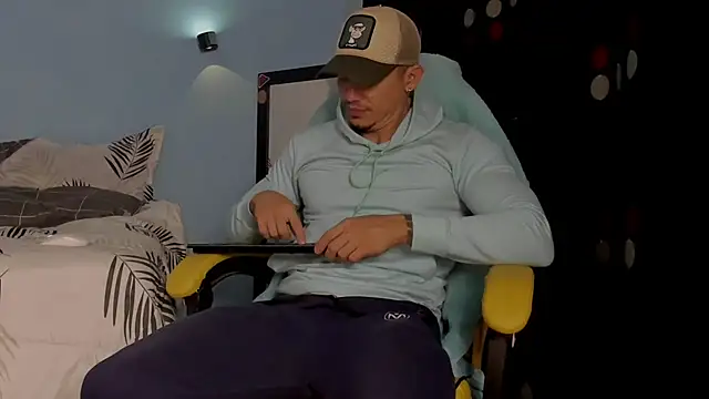 Snapshot of Alex_motta chatting on November 17, 2025, 4:38 am Alex motta online show from November 17, 2025, 4:38 am