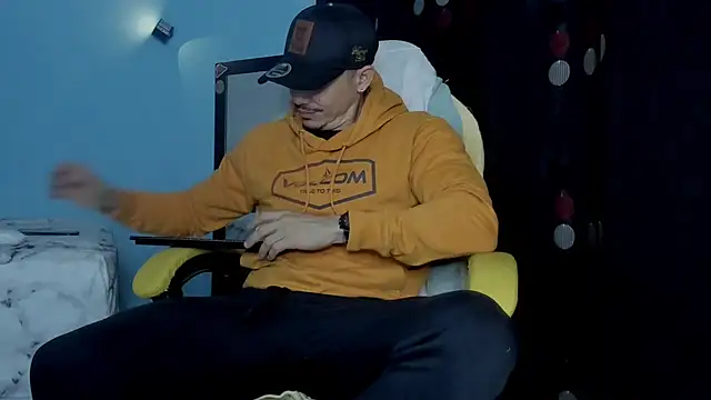 Snapshot of Alex_motta chatting on October 28, 2025, 4:02 am Alex motta online show from October 28, 2025, 4:02 am