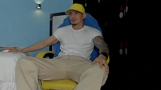 Snapshot of Alex_motta chatting on November 14, 2025, 3:43 am Alex motta online show from November 14, 2025, 3:43 am